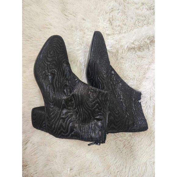 Anthropologie Joyeux Textured Ankle Boot Size 38EU. Sho5 - Picture 8 of 10